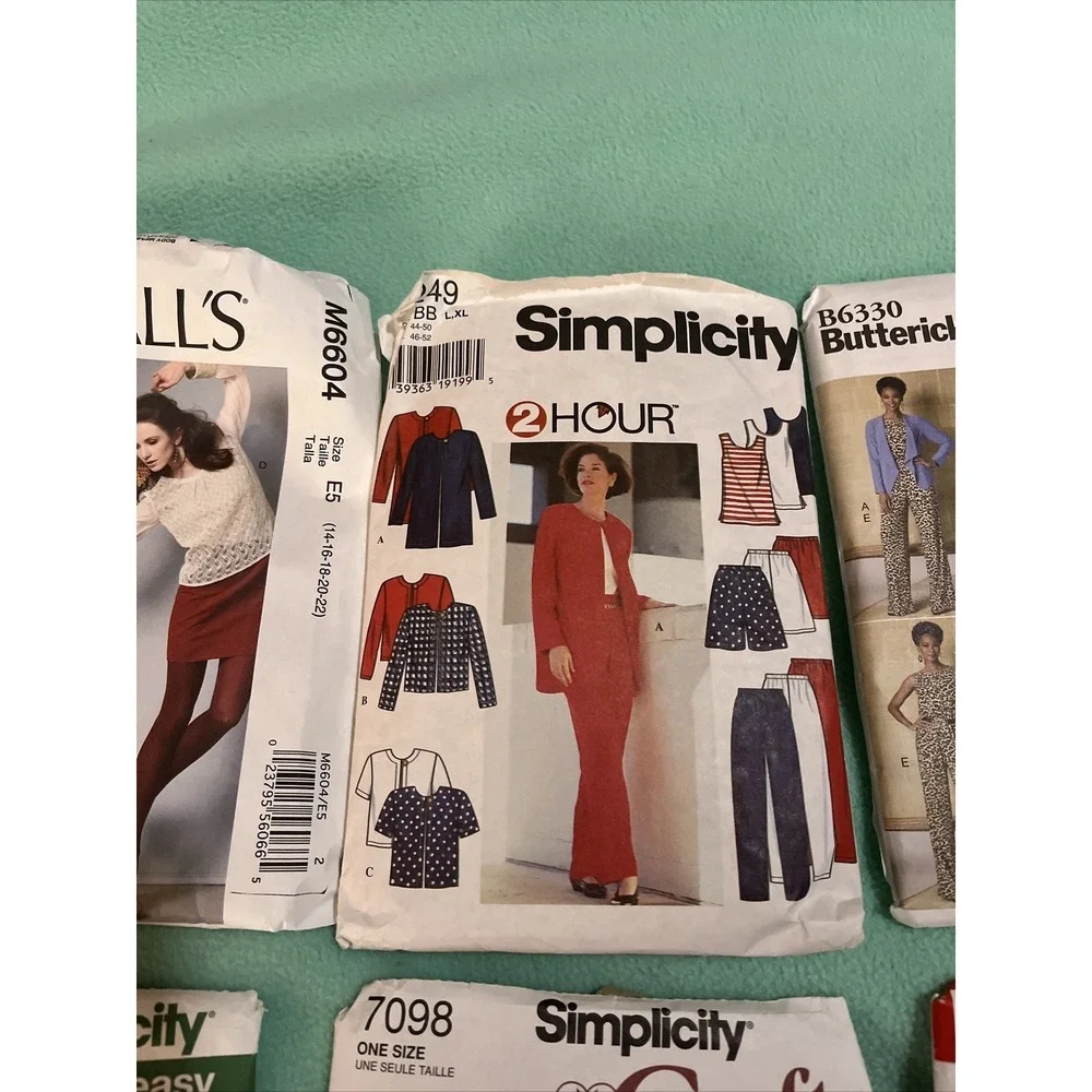 Mixed Lot of‎ 8 Butterick Simplicity Mccalls , Crafts , Hats, Dresses Etc